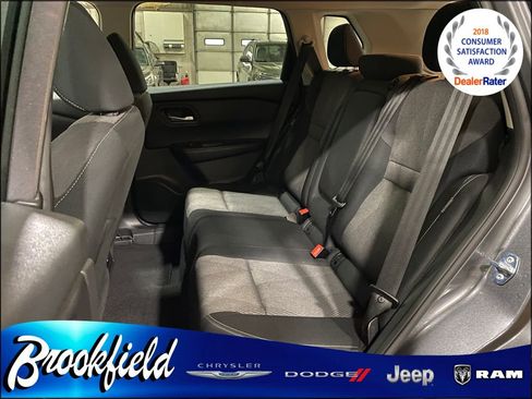 Used 2025 Nissan Rogue SV image 16