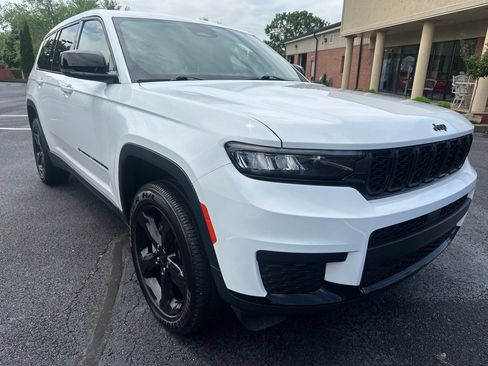 Used 2023 Jeep Grand Cherokee L Laredo image 1