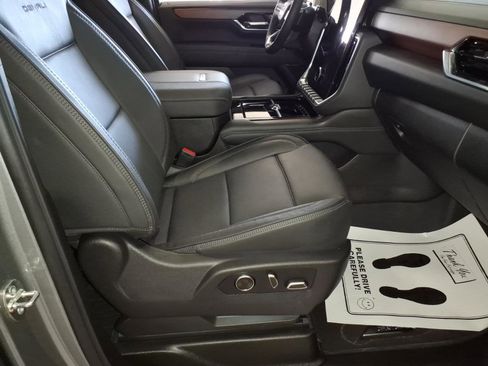 New 2025 GMC Yukon XL Denali w/ Sun & Power Step Package AWD/4WD image 8