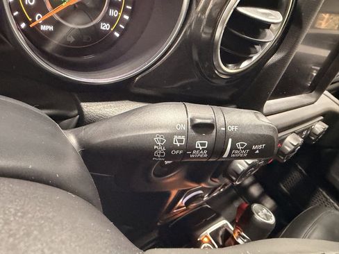 Used 2022 Jeep Wrangler Unlimited Sahara image 30