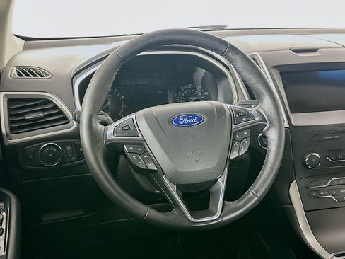 Used 2019 Ford Edge SEL image 18