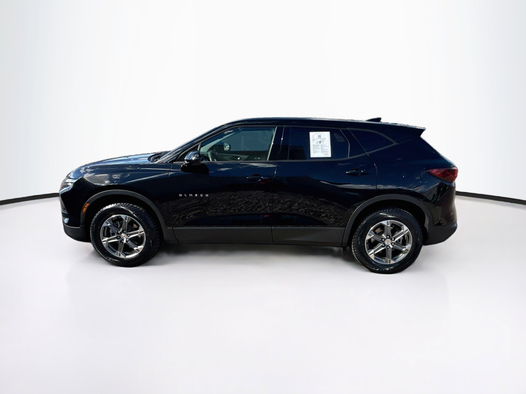 Used 2025 Chevrolet Blazer LT AWD/4WD image 4