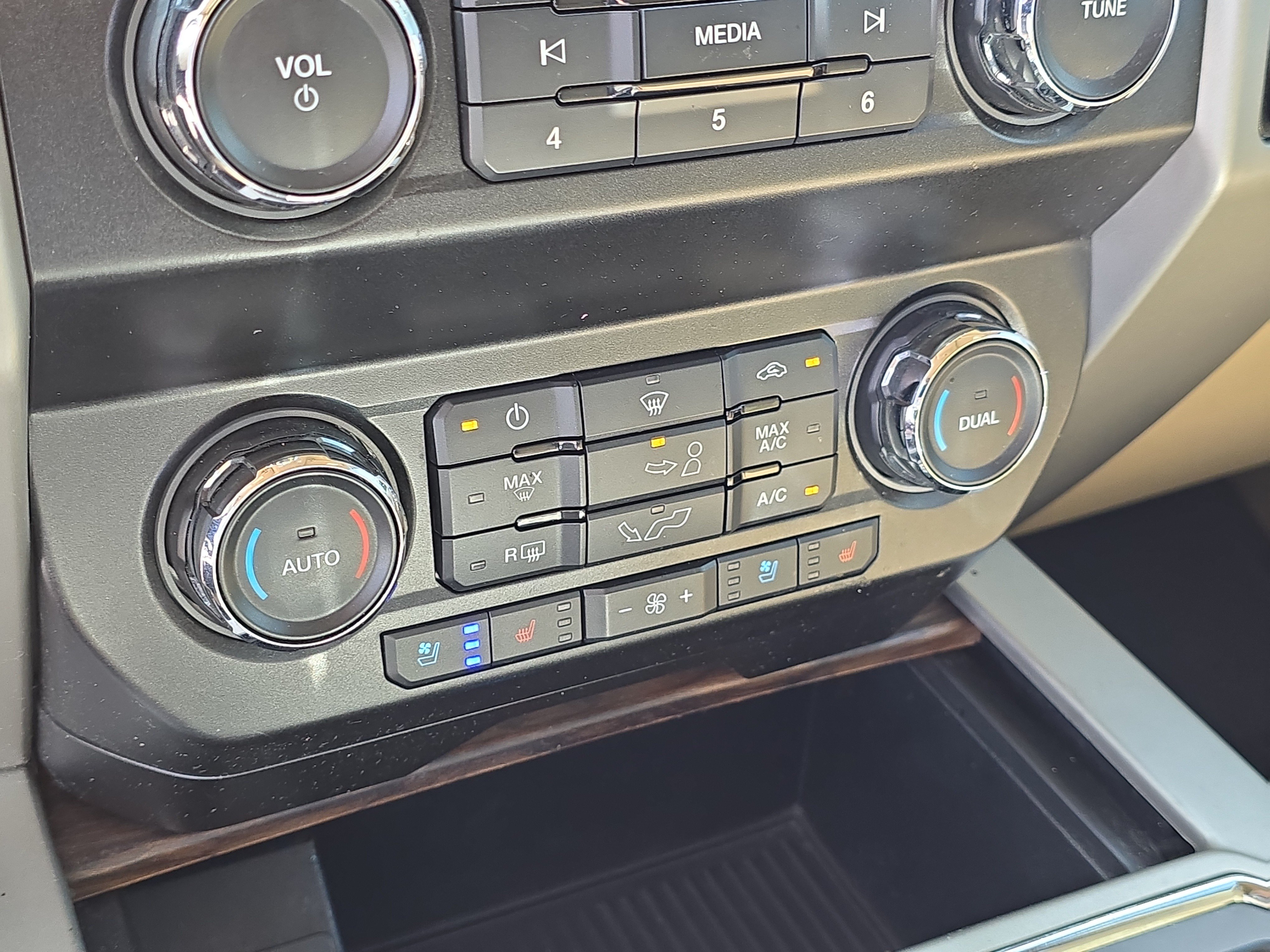 Used 2020 Ford F150 Lariat RWD image 23