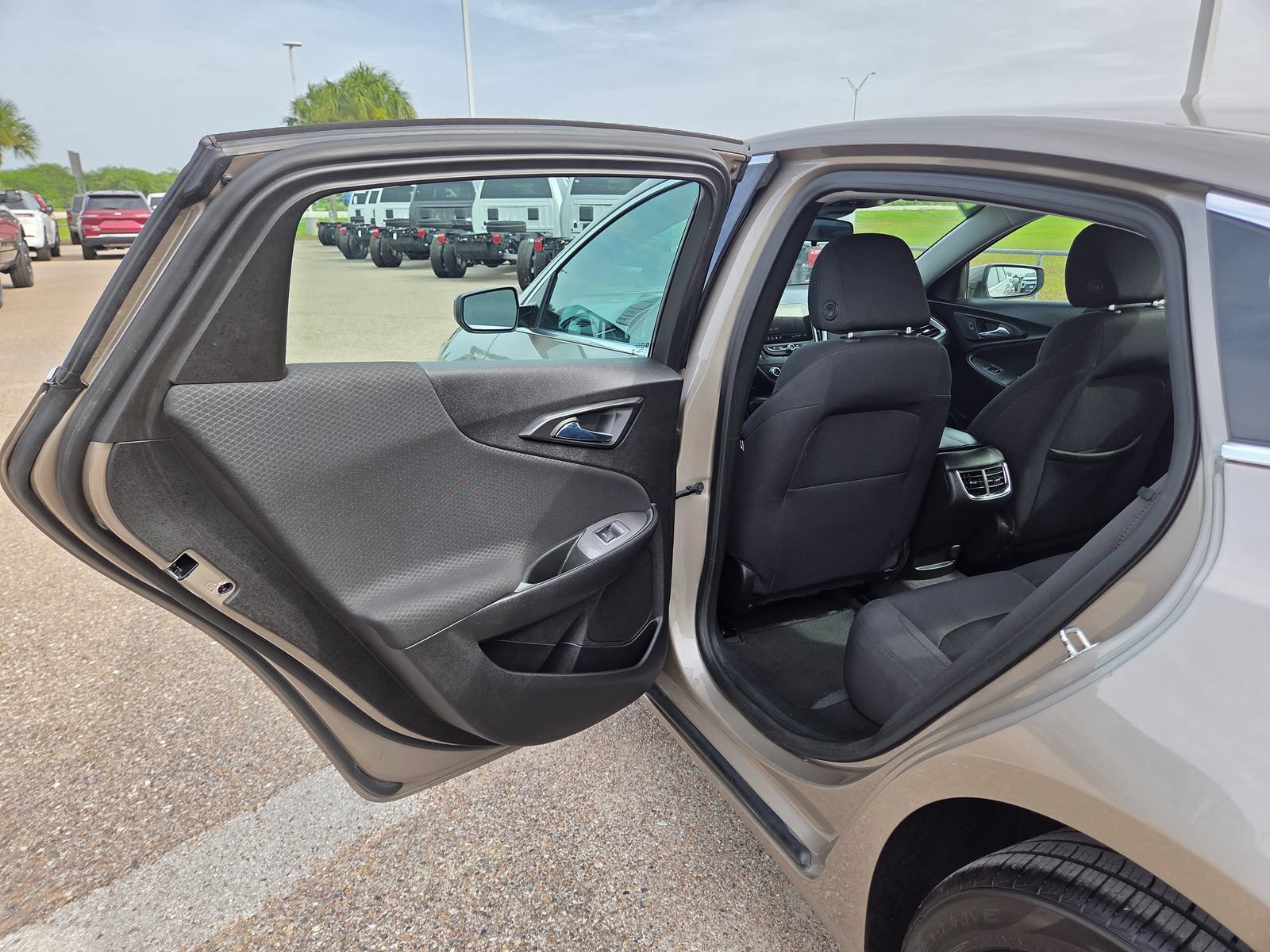 Used 2024 Chevrolet Malibu LT FWD image 14