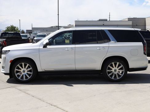 Used 2021 Cadillac Escalade Premium Luxury Platinum w/ Heavy-Duty Trailer Package AWD/4WD image 3