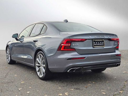 Certified 2021 Volvo S60 T6 Momentum w/ Premium Package image 5