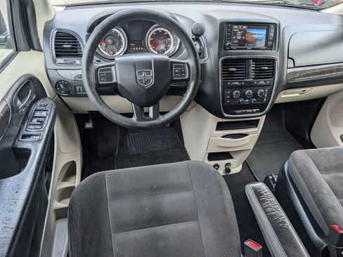 Used 2019 Dodge Grand Caravan SE image 9