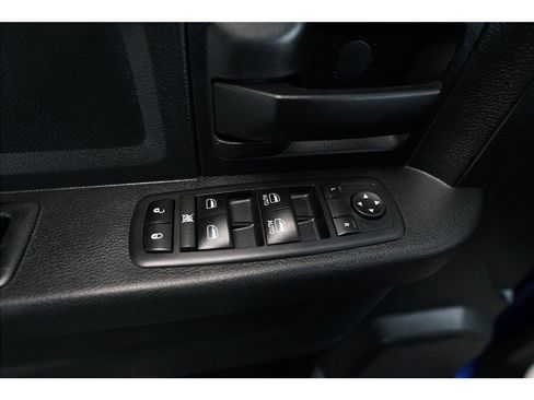 Used 2017 RAM 1500 Express RWD image 16