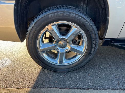 Used 2013 Chevrolet Suburban LTZ image 12