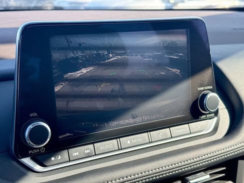 Used 2023 Nissan Rogue S image 13