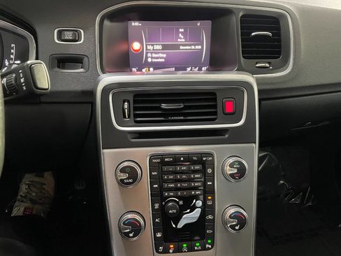 Used 2018 Volvo S60 T5 Inscription image 32