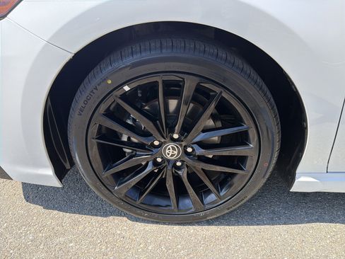 Used 2022 Toyota Camry XSE image 11