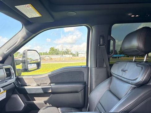 Used 2025 Ford F450 Platinum w/ FX4 Off-Road Package AWD/4WD image 18