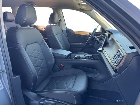 Used 2025 Volkswagen Atlas SE FWD image 15