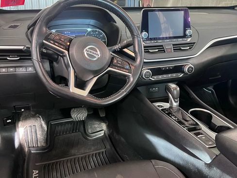 Used 2020 Nissan Altima 2.5 SV image 9