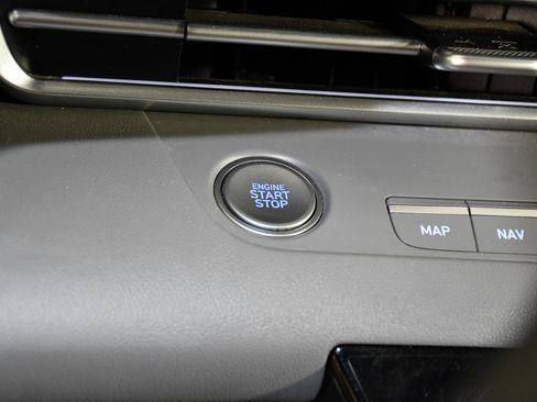 Used 2024 Hyundai Elantra SEL FWD image 25