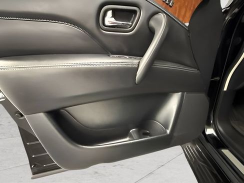 Used 2019 INFINITI QX80 Luxe w/ All-Season Package RWD image 16