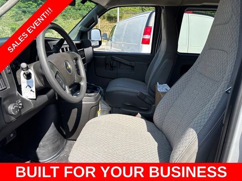 New 2026 Chevrolet Express 3500 LT w/ LT Preferred Equipment Group RWD image 4