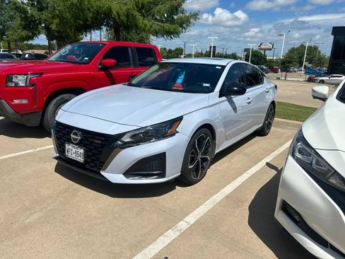Certified 2023 Nissan Altima 2.5 SR w/ SR Premium Package FWD image 1