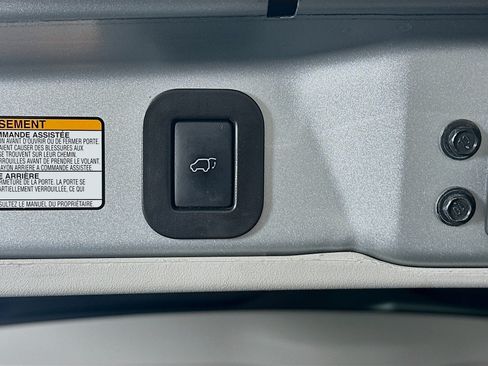 Used 2020 Toyota Sienna XLE Premium FWD image 31