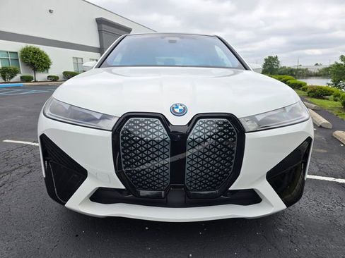 Used 2024 BMW iX xDrive50 w/ Sport Package AWD/4WD image 16