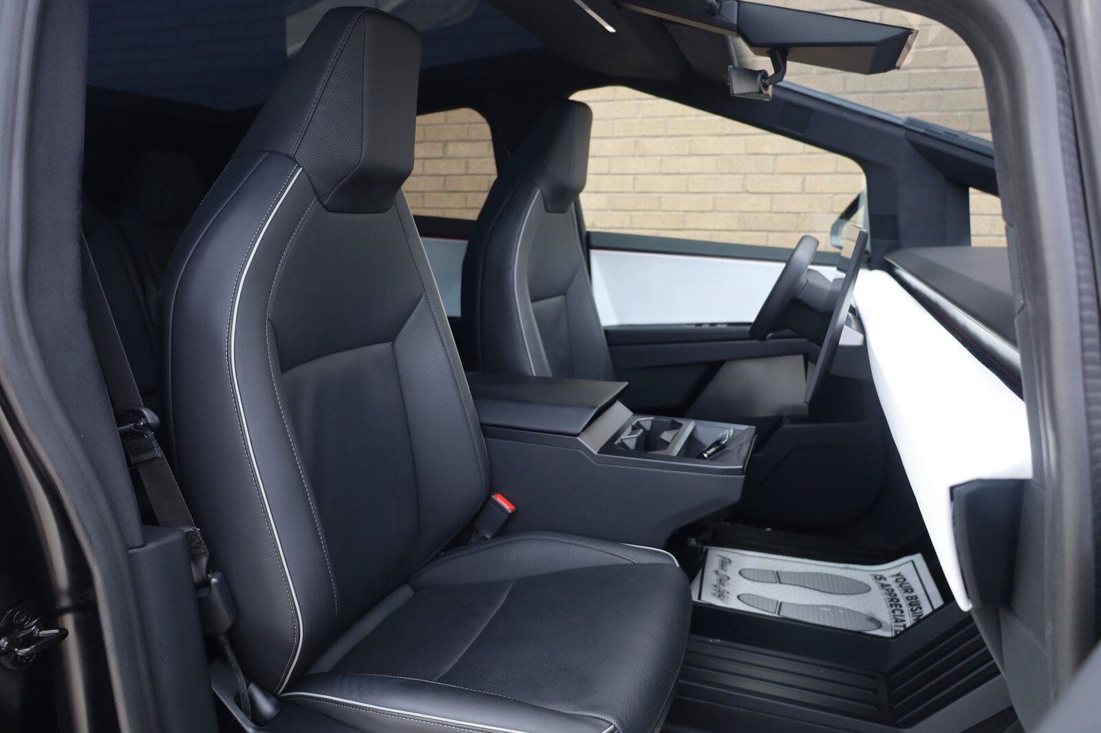 Used 2024 Tesla Cybertruck AWD Crew Cab image 30