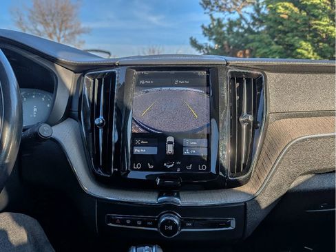 Used 2018 Volvo XC60 T5 Inscription w/ Convenience Package image 22