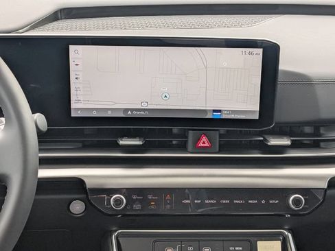 Certified 2025 Kia Carnival SX FWD image 18