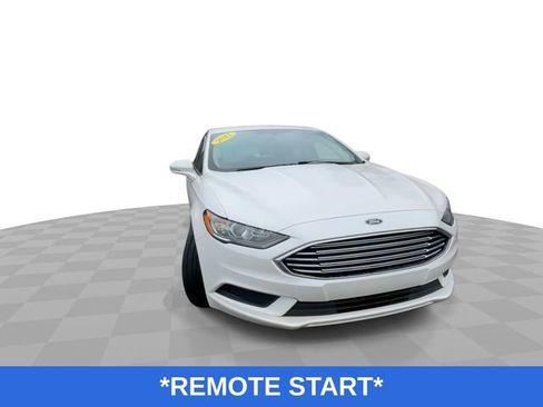Used 2017 Ford Fusion SE w/ Fusion SE Technology Package image 4