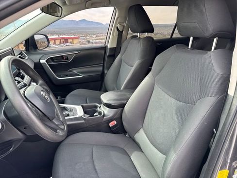 Used 2020 Toyota RAV4 LE image 9