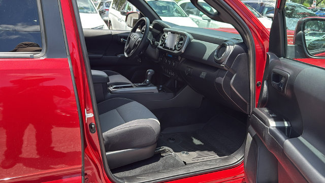 Used 2022 Toyota Tacoma TRD Sport w/ Technology Package RWD image 12