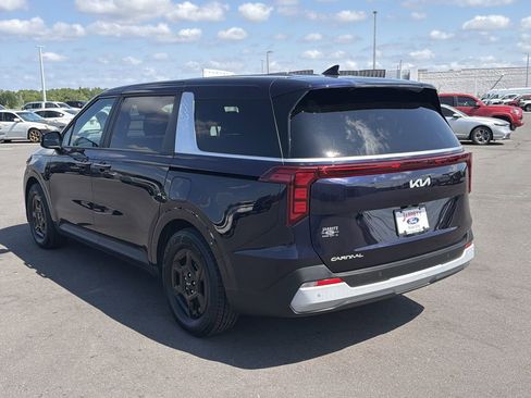 Used 2025 Kia Carnival FWD image 6