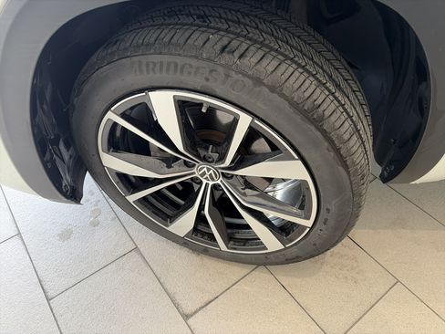 Used 2026 Volkswagen Atlas SEL Premium R-Line AWD/4WD image 12