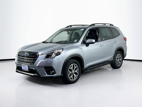 Used 2023 Subaru Forester Premium image 1