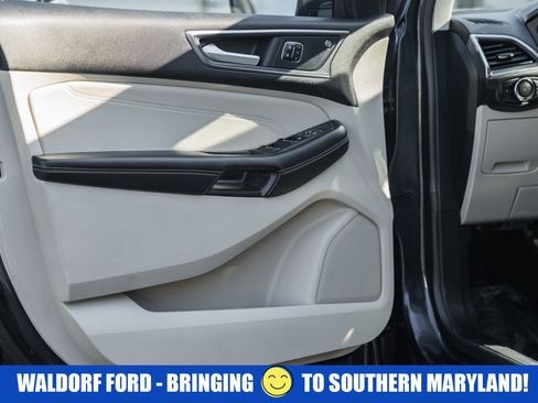 Used 2022 Ford Edge Titanium image 44