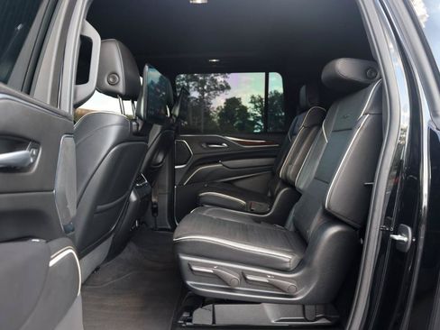 Used 2023 Cadillac Escalade ESV Premium Luxury AWD/4WD image 16