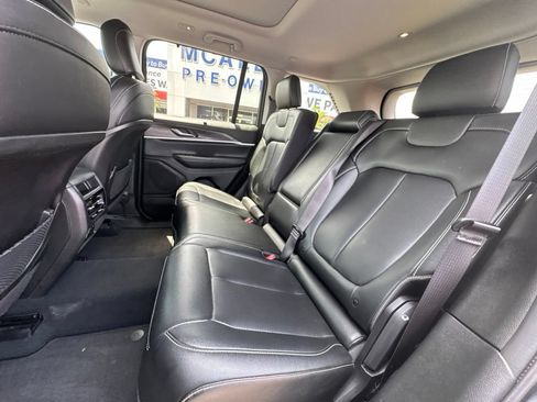 Used 2023 Jeep Grand Cherokee Limited w/ Luxury Tech Group II RWD image 19