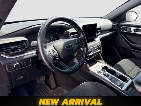 Used 2020 Ford Explorer XLT w/ Comfort Package image 9