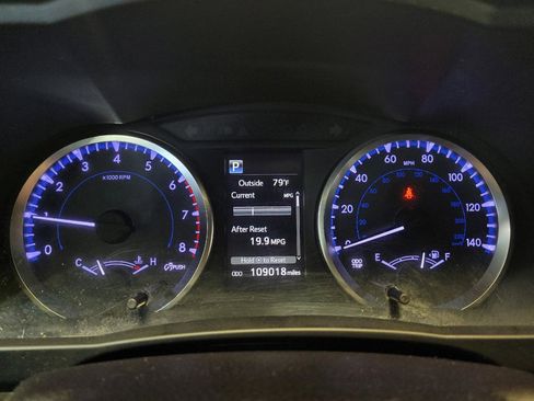 Used 2018 Toyota Highlander LE FWD image 23