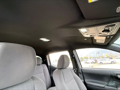 Used 2019 Toyota Tacoma TRD Off-Road w/ Technology Package image 28