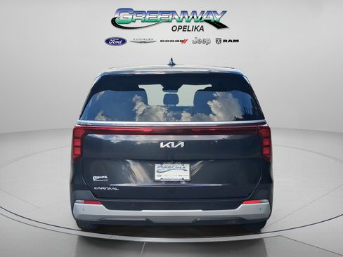 Used 2025 Kia Carnival FWD image 5