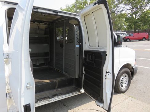 Used 2019 Chevrolet Express 2500 w/ Enhanced Convenience Package image 19