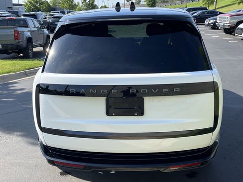 Used 2024 Land Rover Range Rover Long Wheelbase SE AWD/4WD image 6
