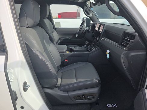 Used 2026 Lexus GX 550 w/ Cold Area Package AWD/4WD image 14