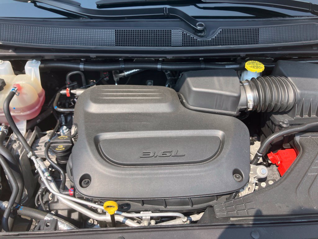 Used 2025 Chrysler Pacifica Select FWD image 34