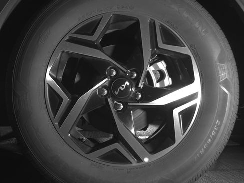 Used 2025 Kia Sportage LX image 14