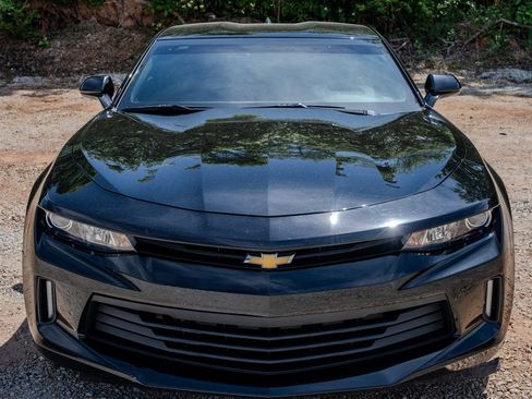 Used 2018 Chevrolet Camaro LT RWD image 8