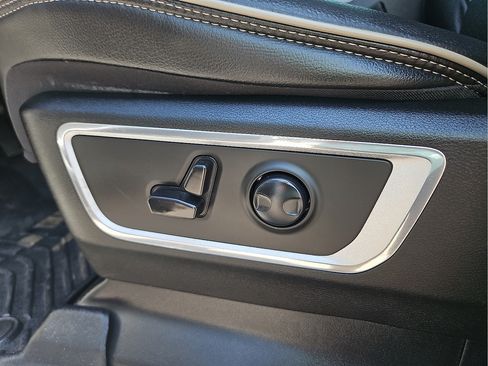 Used 2023 RAM 1500 Laramie RWD image 14