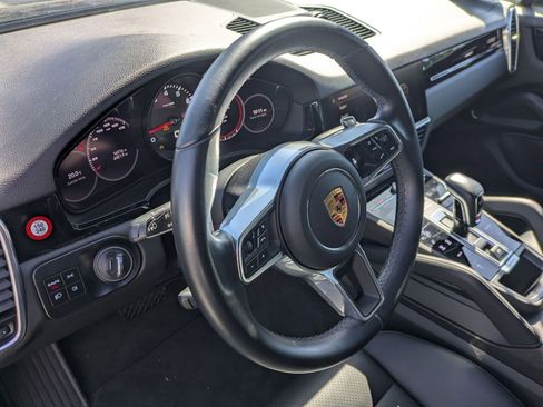 Used 2023 Porsche Cayenne image 16