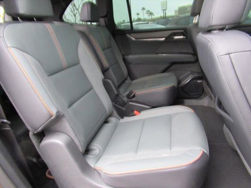 Used 2025 GMC Acadia AT4 image 28